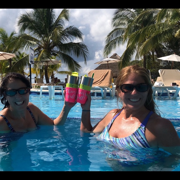 Meet your Posher, Mona - Picture 5 of 7